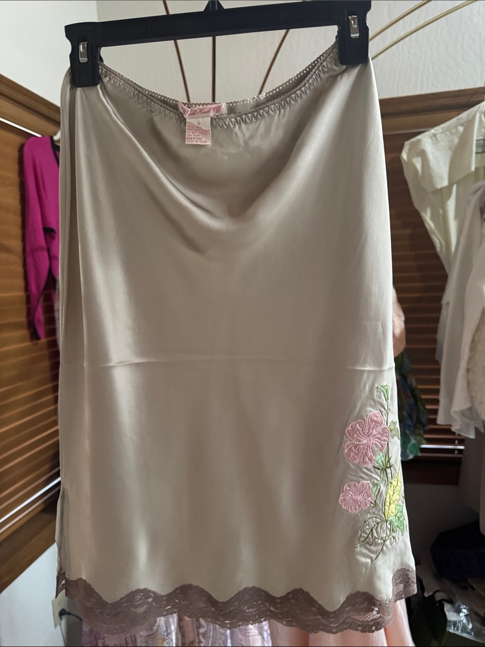 Gold Hawk Silk Luxurious Skirt, Light Silvery Grey Embroidered, NWT, $220MSRP